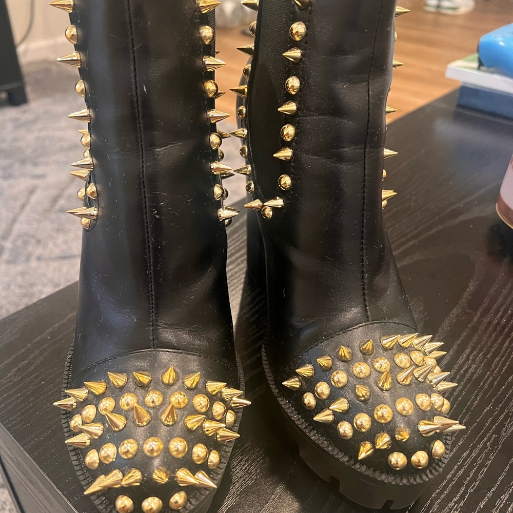CAPE ROBBIN Black and Gold Studded Ankle Chunky Boots